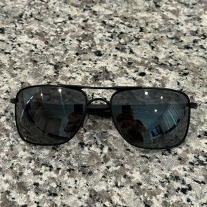 Oakley Gauge 8 Prizm Black Polarized
Rectangular Men's Sunglasses
